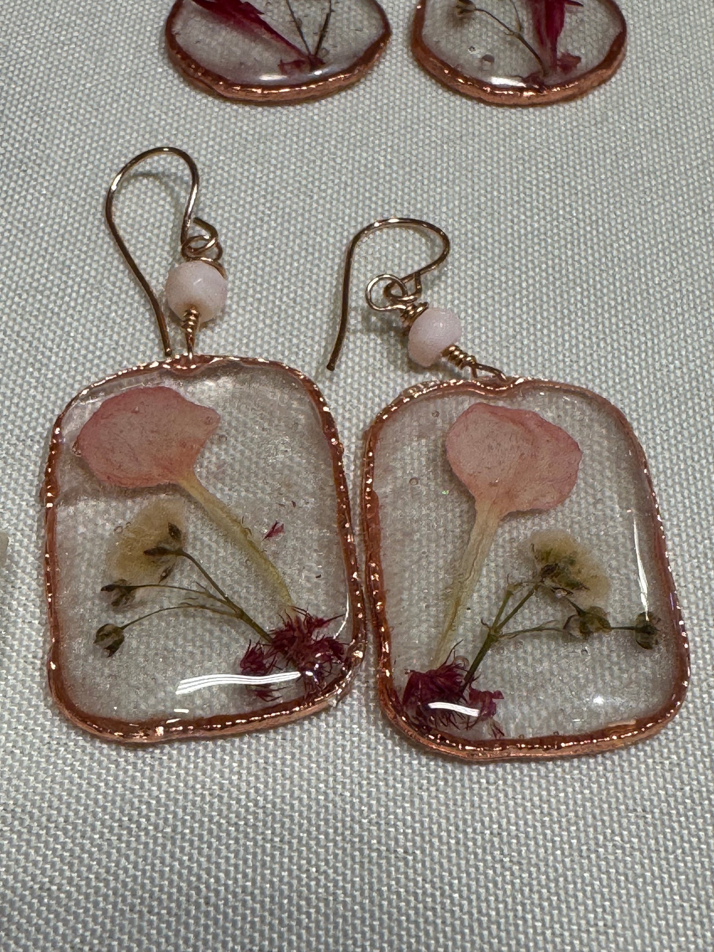 Rose Gold Plated Pressed Flower Resin Earrings | Qty: 1 pair