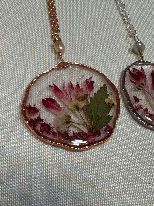 Rose Gold Plated Pressed Flower Resin Necklace | Qty: 1